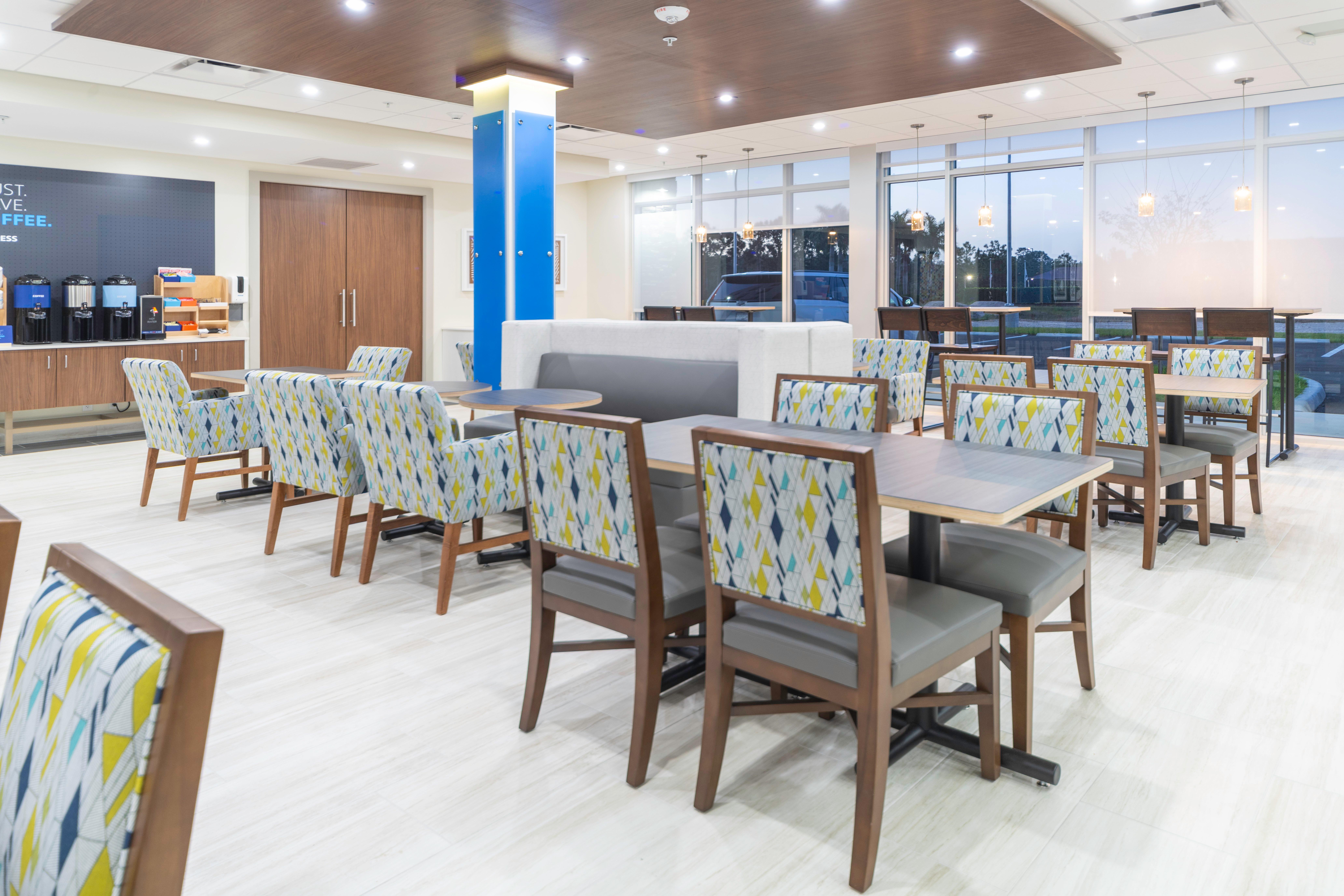 Holiday Inn Express & Suites - Fort Myers Airport By Ihg Exterior foto